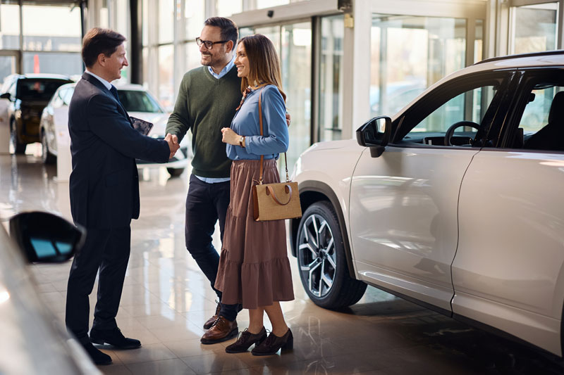 buying-car couple buying a car